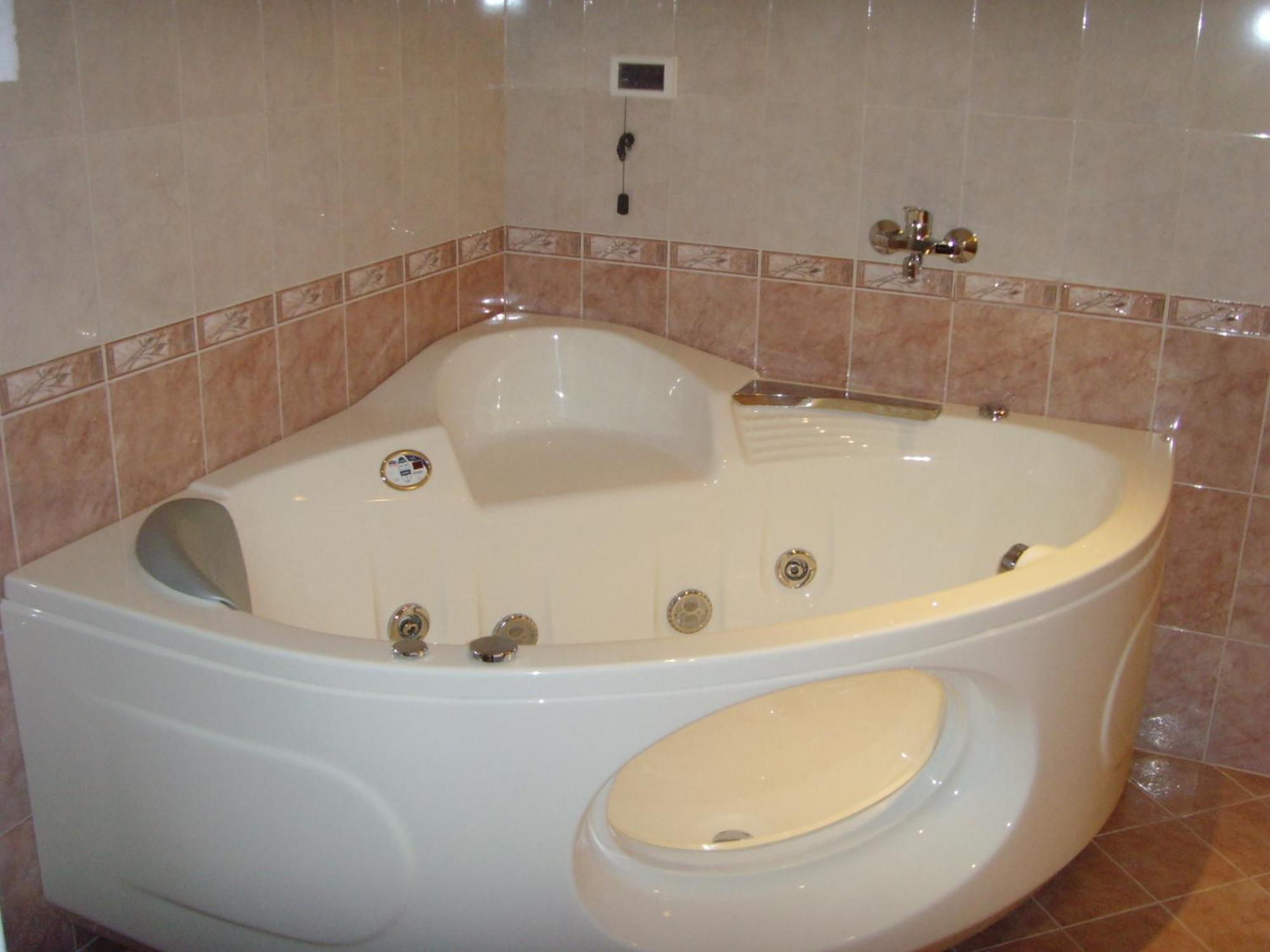 Meridian Hotel Bolyarski Veliko Tarnovo Kültér fotó