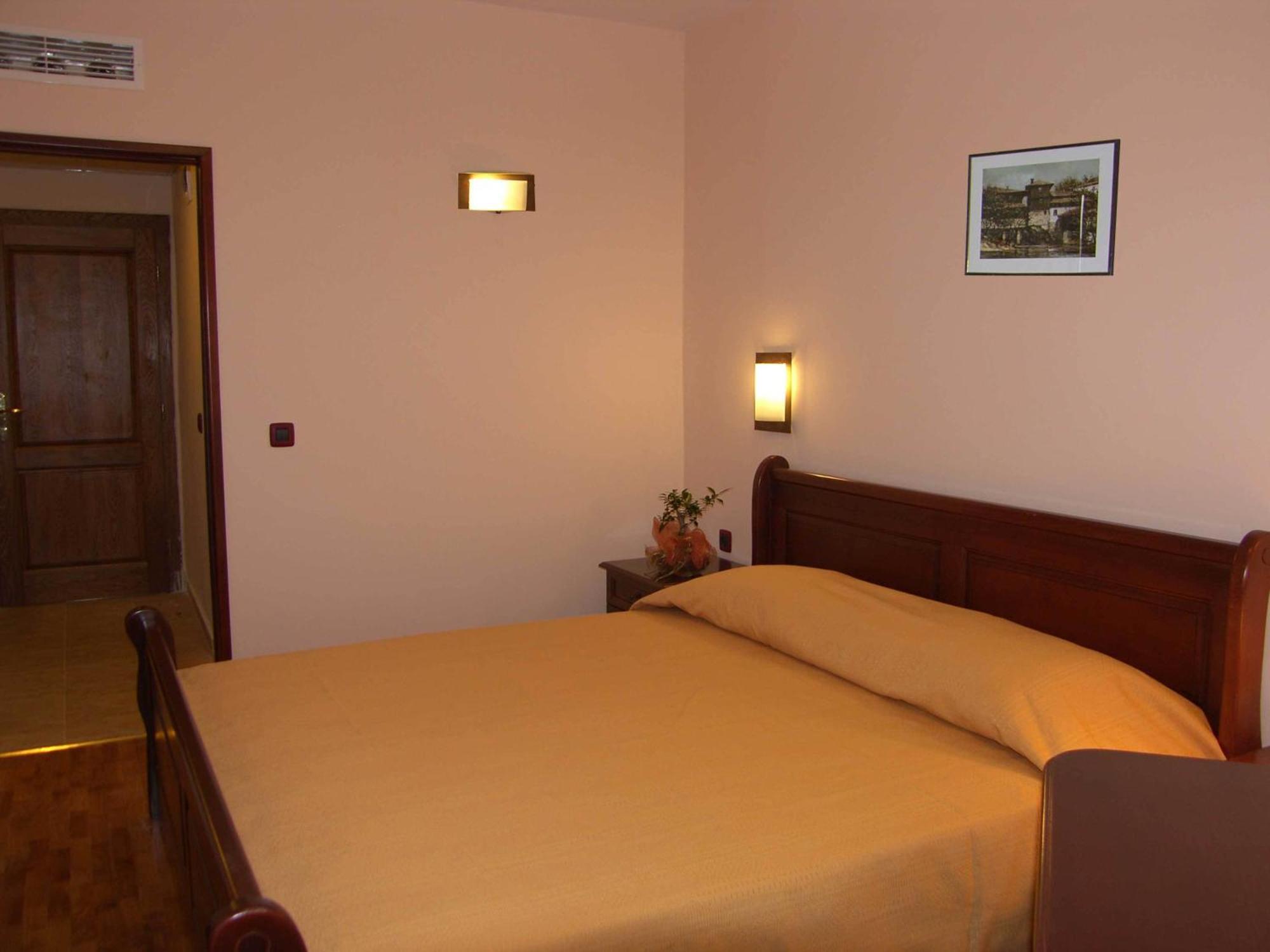 Meridian Hotel Bolyarski Veliko Tarnovo Kültér fotó