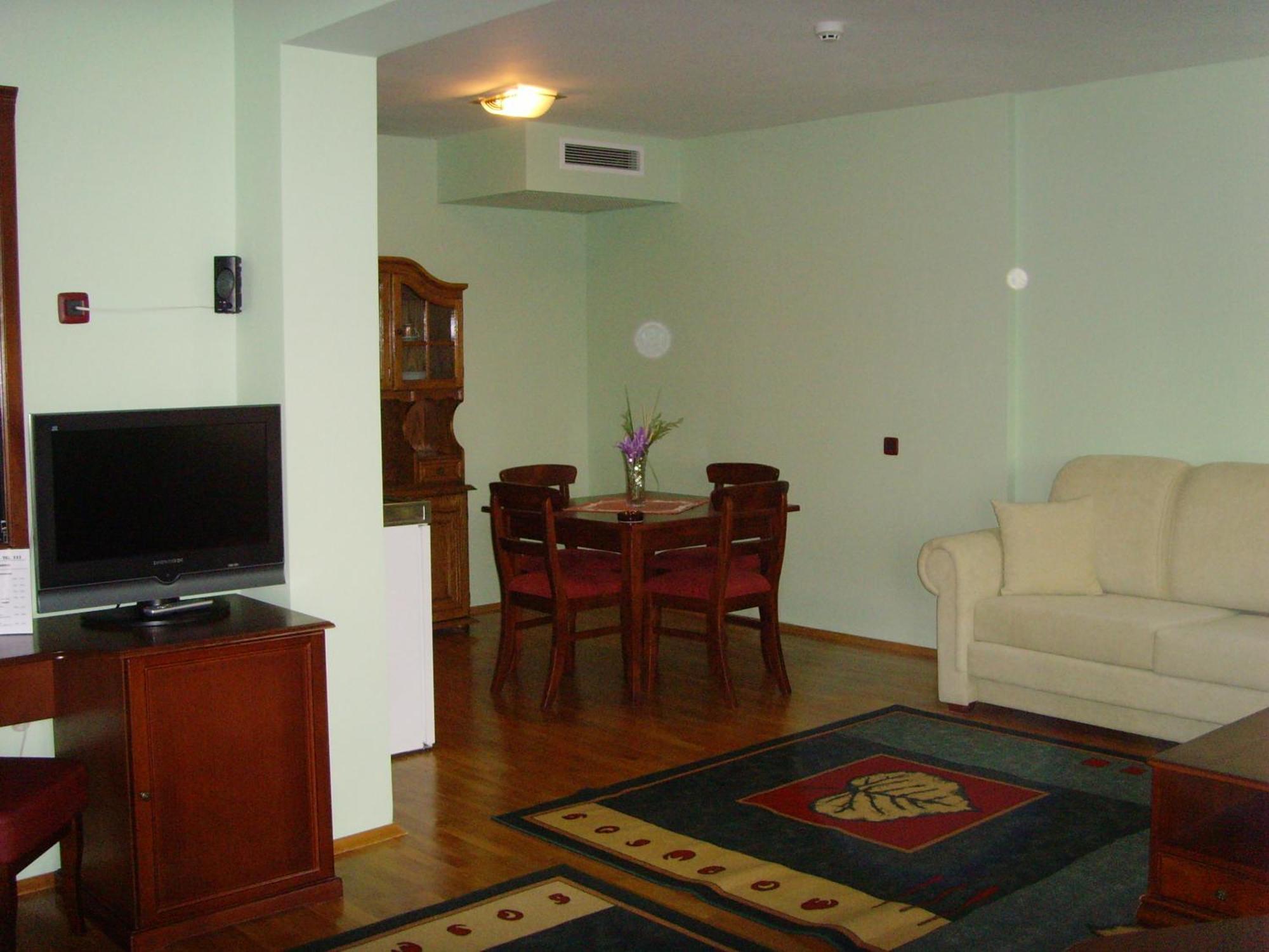 Meridian Hotel Bolyarski Veliko Tarnovo Kültér fotó