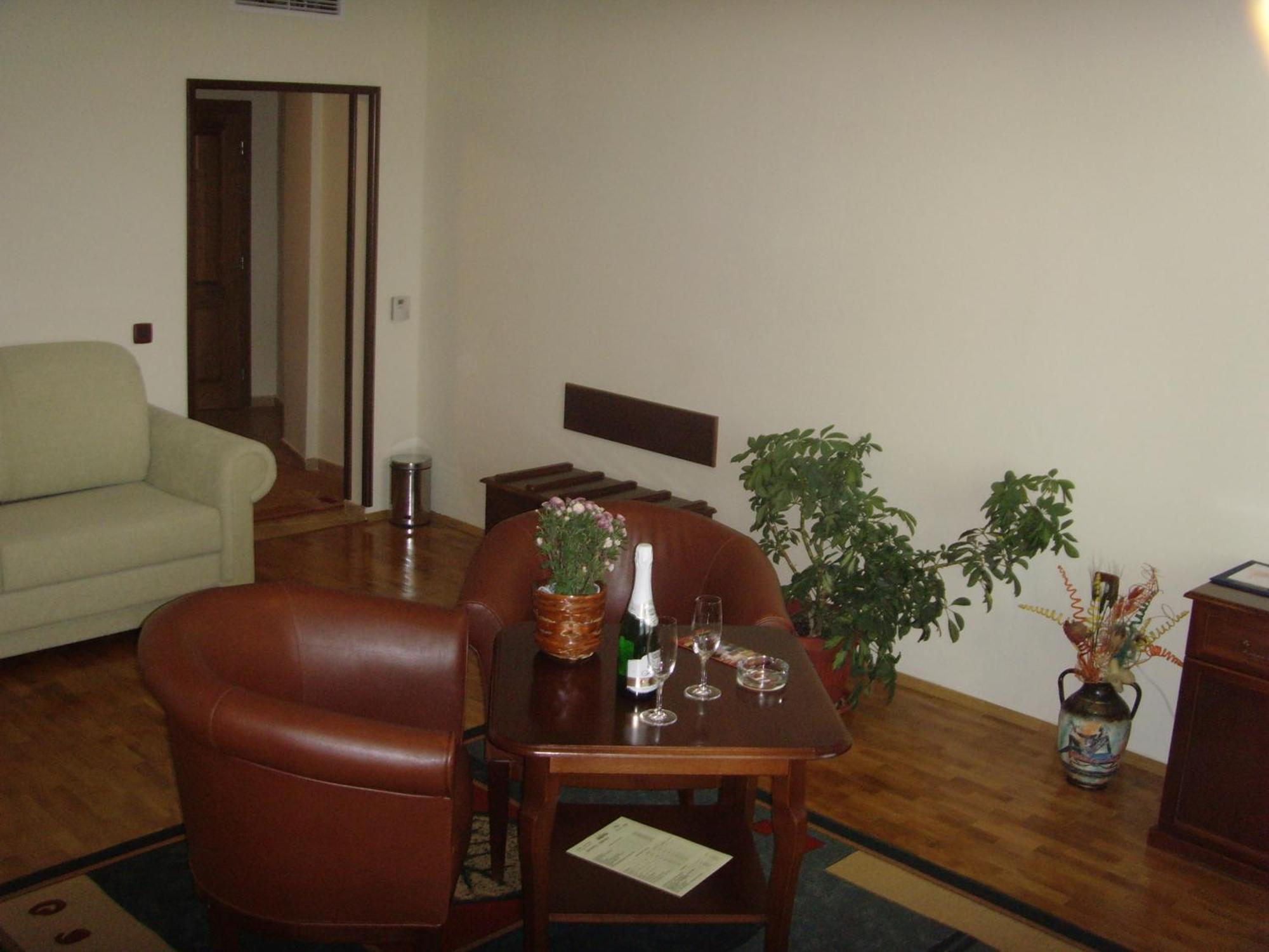Meridian Hotel Bolyarski Veliko Tarnovo Kültér fotó