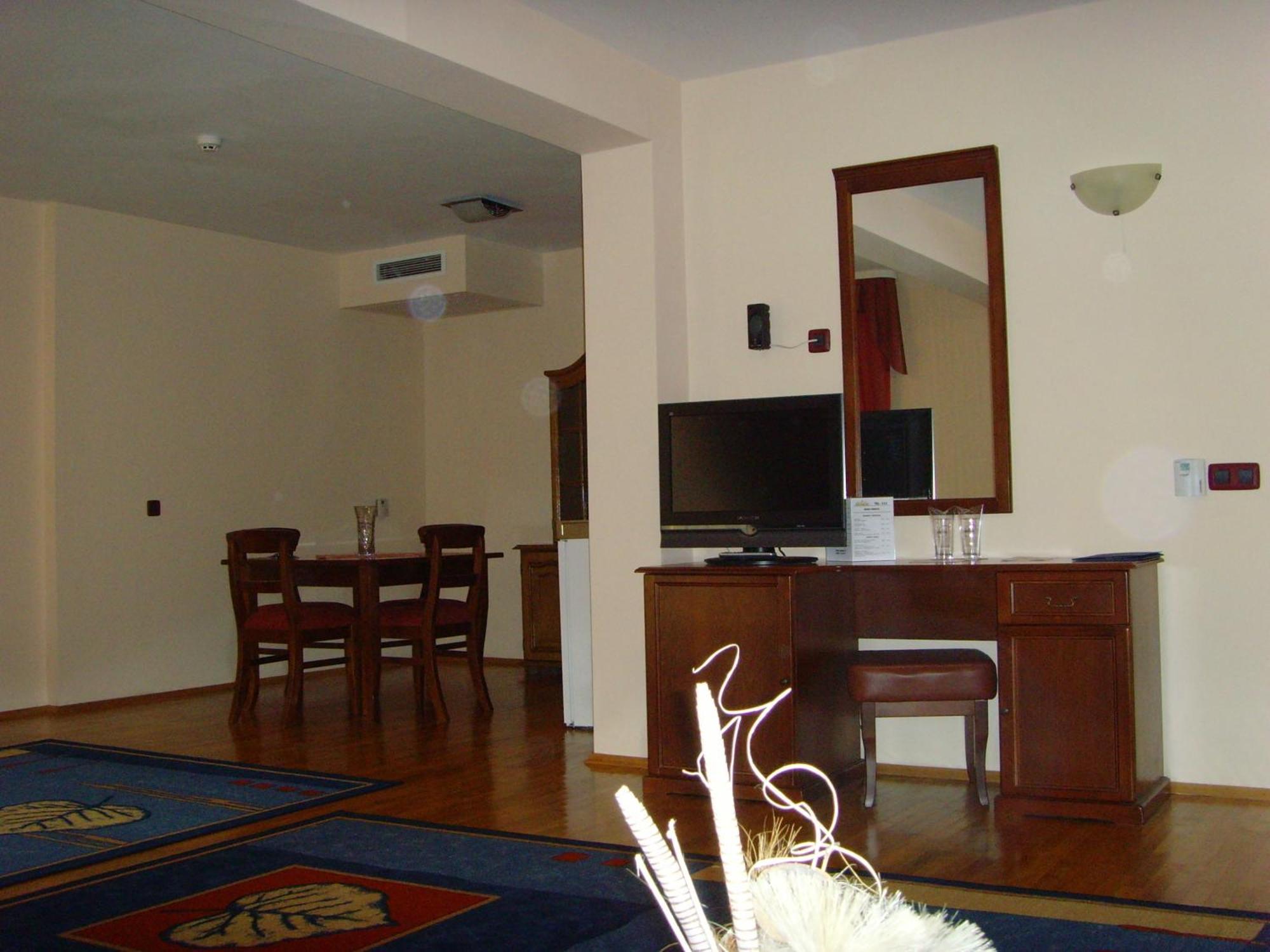 Meridian Hotel Bolyarski Veliko Tarnovo Kültér fotó