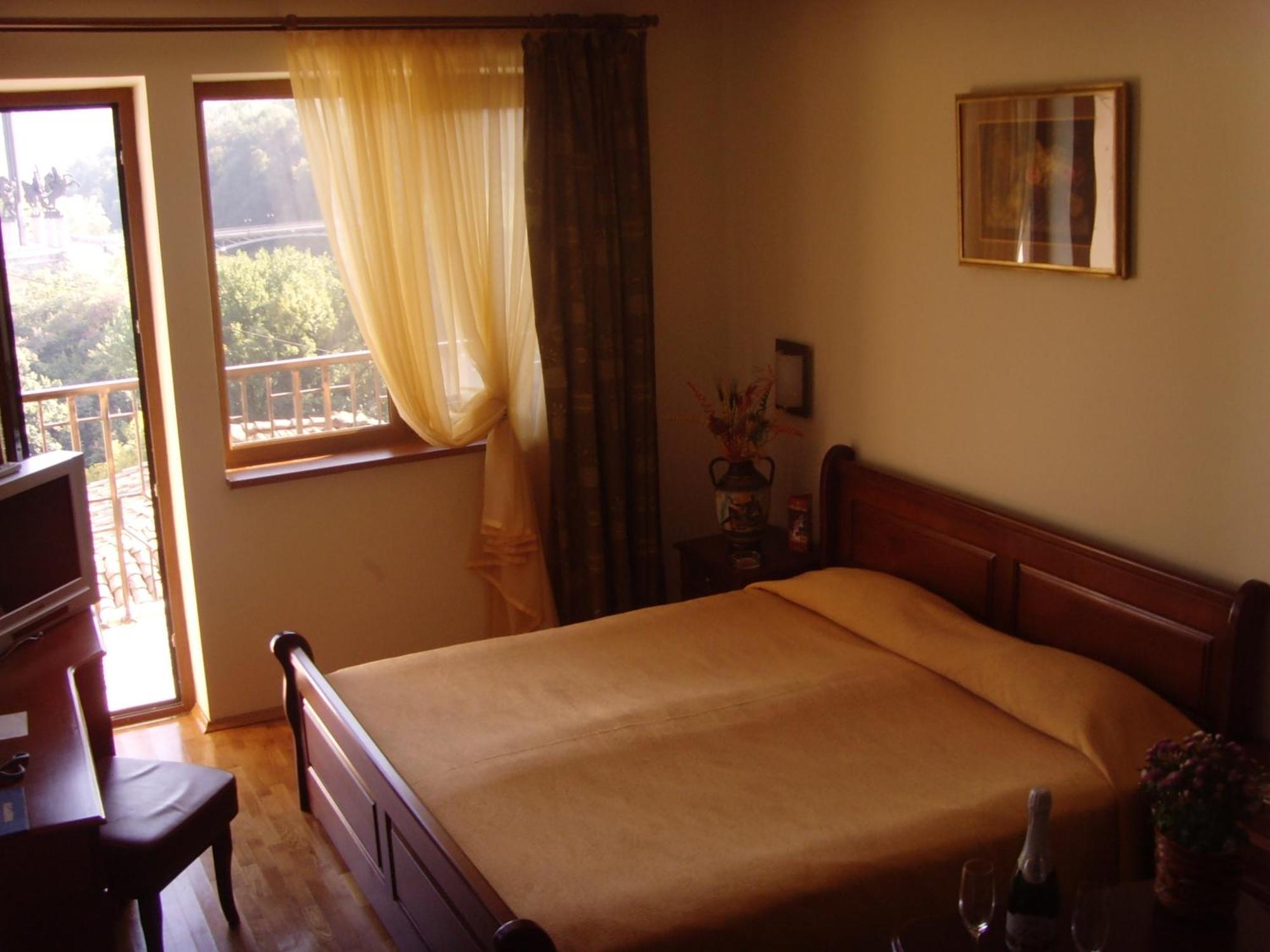 Meridian Hotel Bolyarski Veliko Tarnovo Kültér fotó