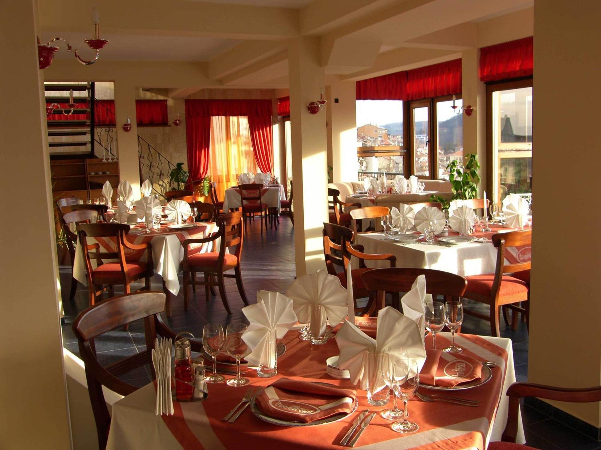 Meridian Hotel Bolyarski Veliko Tarnovo Étterem fotó