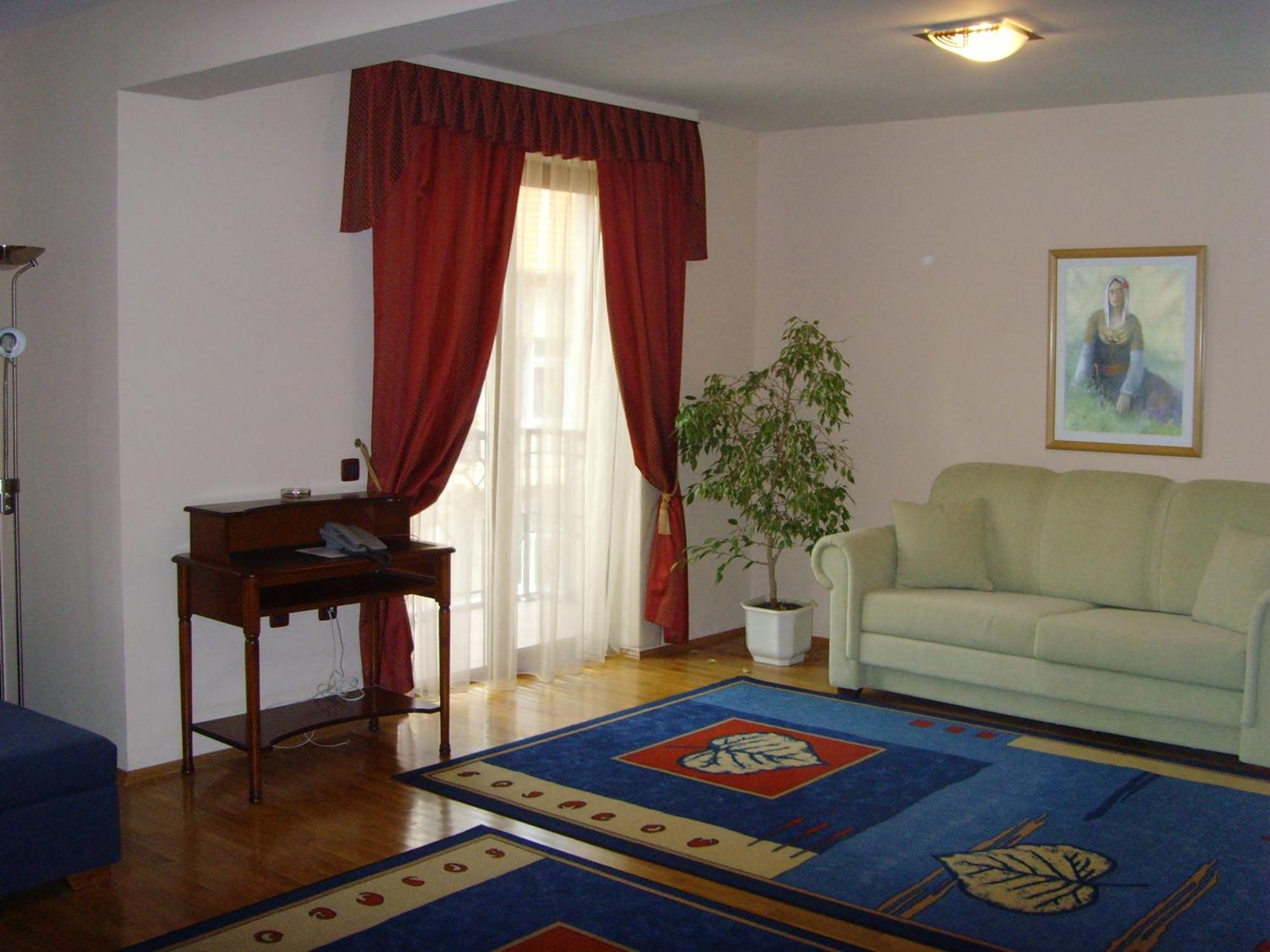 Meridian Hotel Bolyarski Veliko Tarnovo Kültér fotó