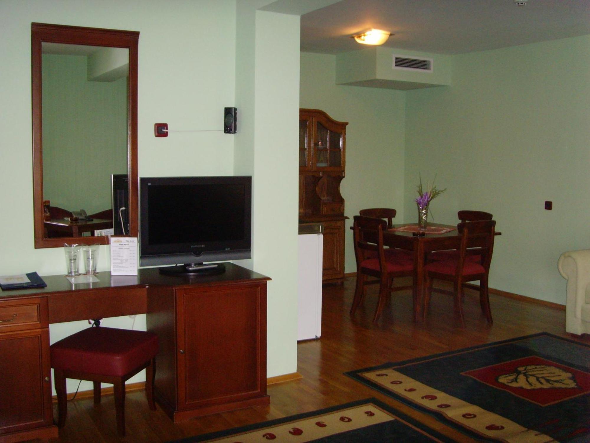 Meridian Hotel Bolyarski Veliko Tarnovo Kültér fotó