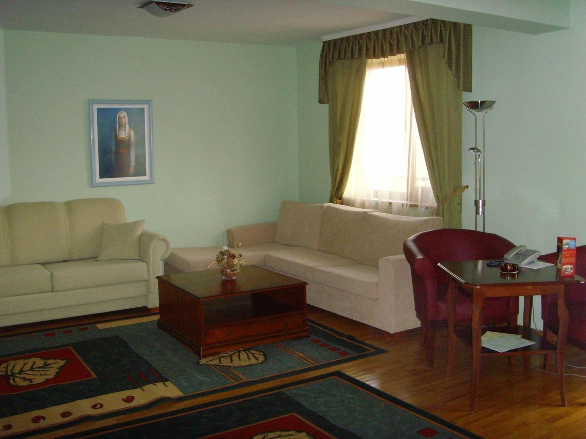 Meridian Hotel Bolyarski Veliko Tarnovo Kültér fotó