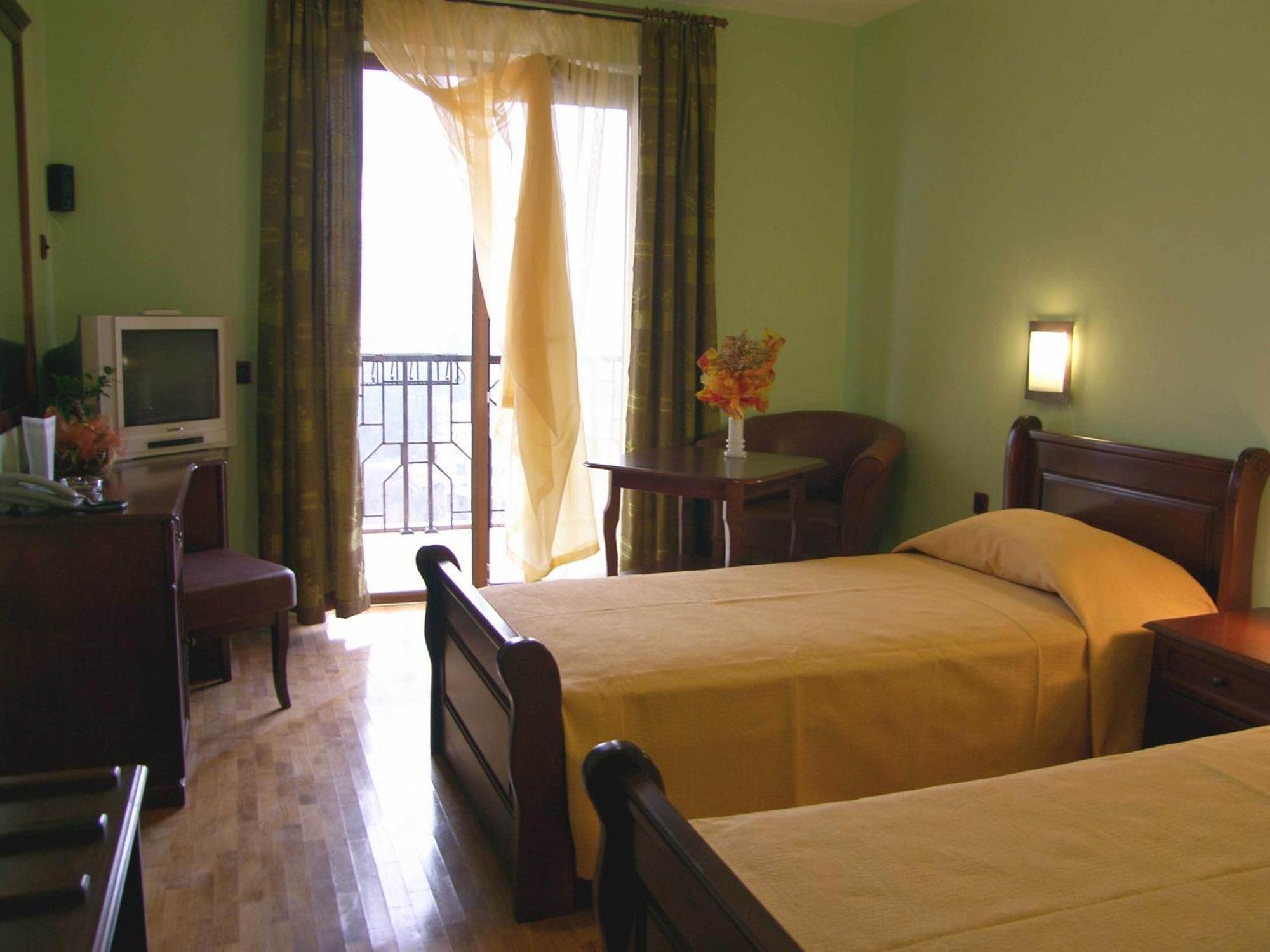 Meridian Hotel Bolyarski Veliko Tarnovo Kültér fotó