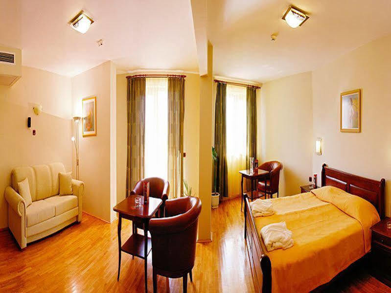 Meridian Hotel Bolyarski Veliko Tarnovo Kültér fotó
